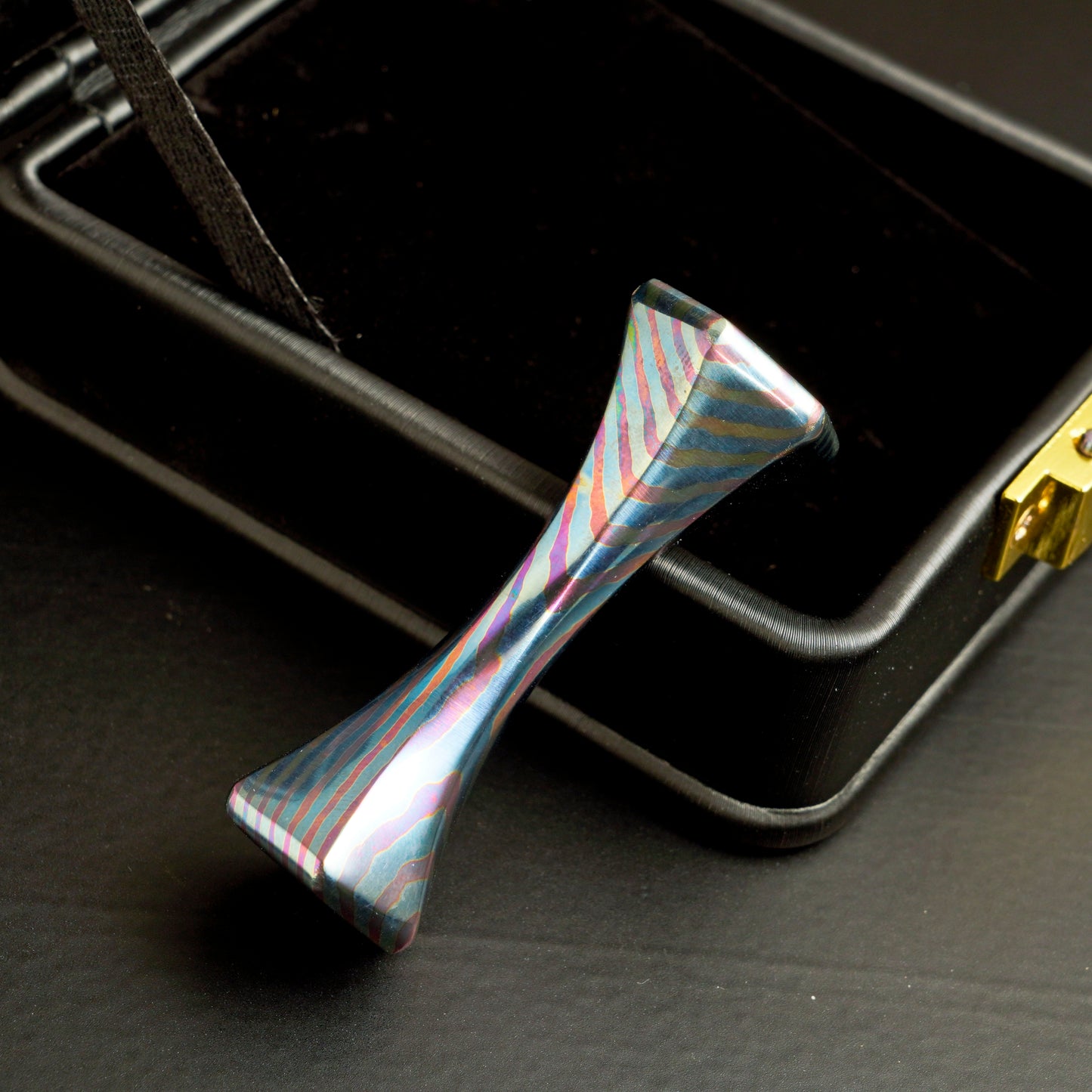 Hand Forged NiobiuTi Begleri Knuckle Roller Fidget Toy