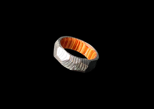 Hand-Forged Damascus Steel Ring with Orange Wood Inlay – Pattern-Welded Stainless Steel
