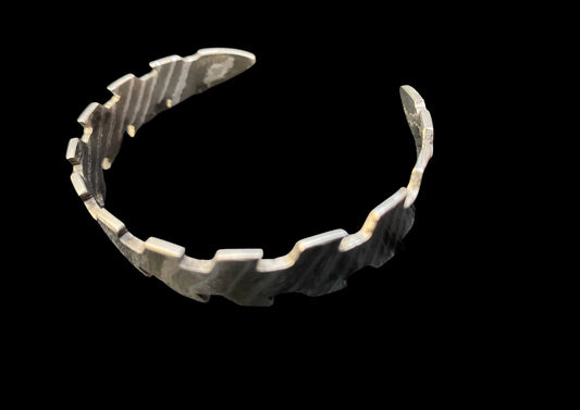 Hand-Forged Damascus Steel Crescent Cuff Bracelet – Pattern-Welded Open Bangle