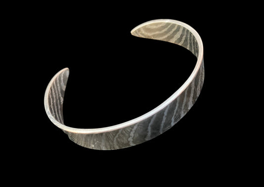 Hand-Forged Damascus Steel Crescent Cuff Bracelet – Pattern-Welded Open Bangle