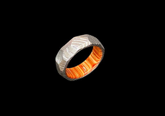 Hand-Forged Damascus Steel Ring with Orange Wood Inlay – Pattern-Welded Stainless Steel