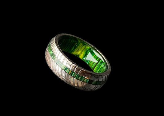 Handcrafted Damascus Steel Ring – Green Resin Inlay & Silver Mokume-Gane Overlay