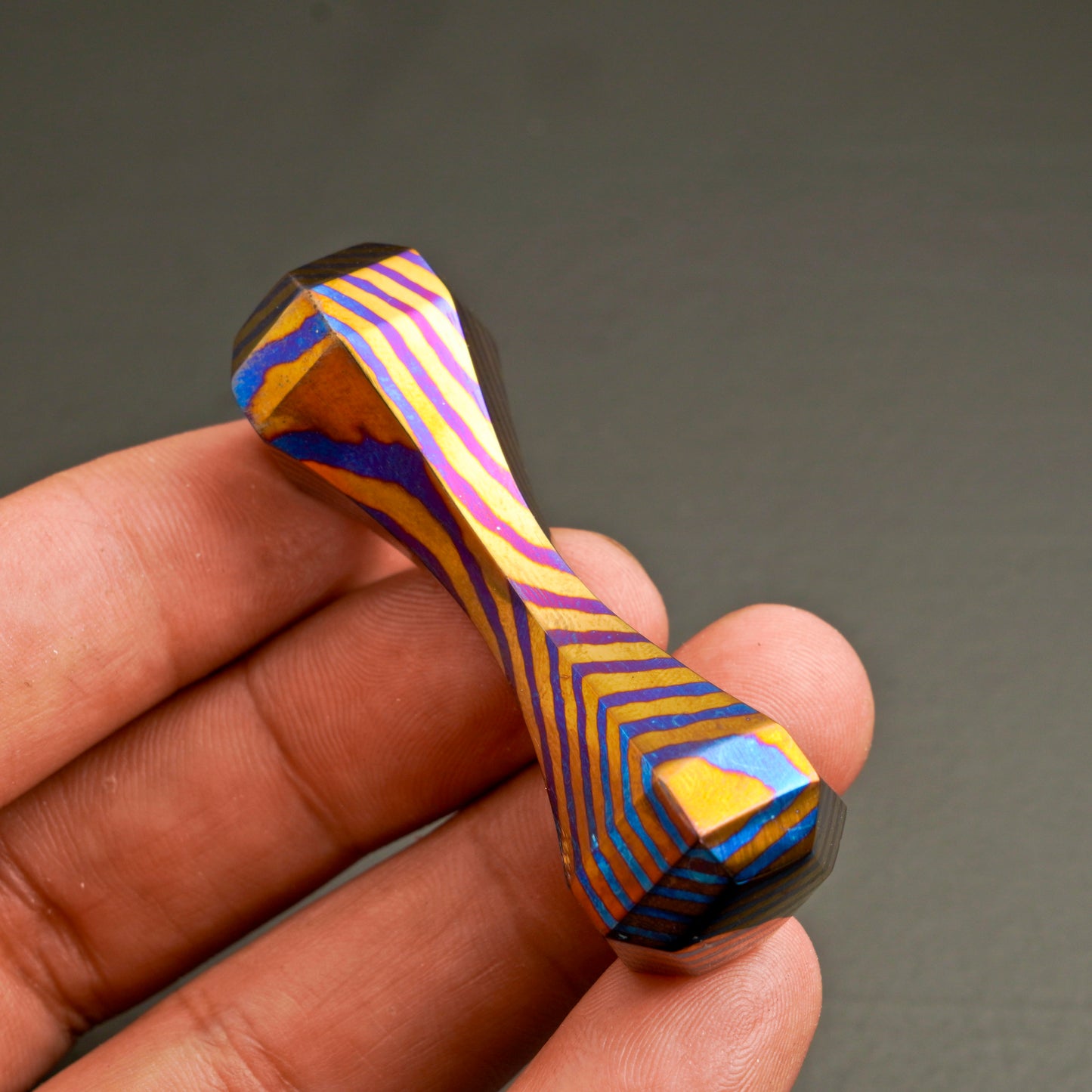 Hand Forged NiobiuTi 6 Sided Begleri Knuckle Roller Fidget Toy