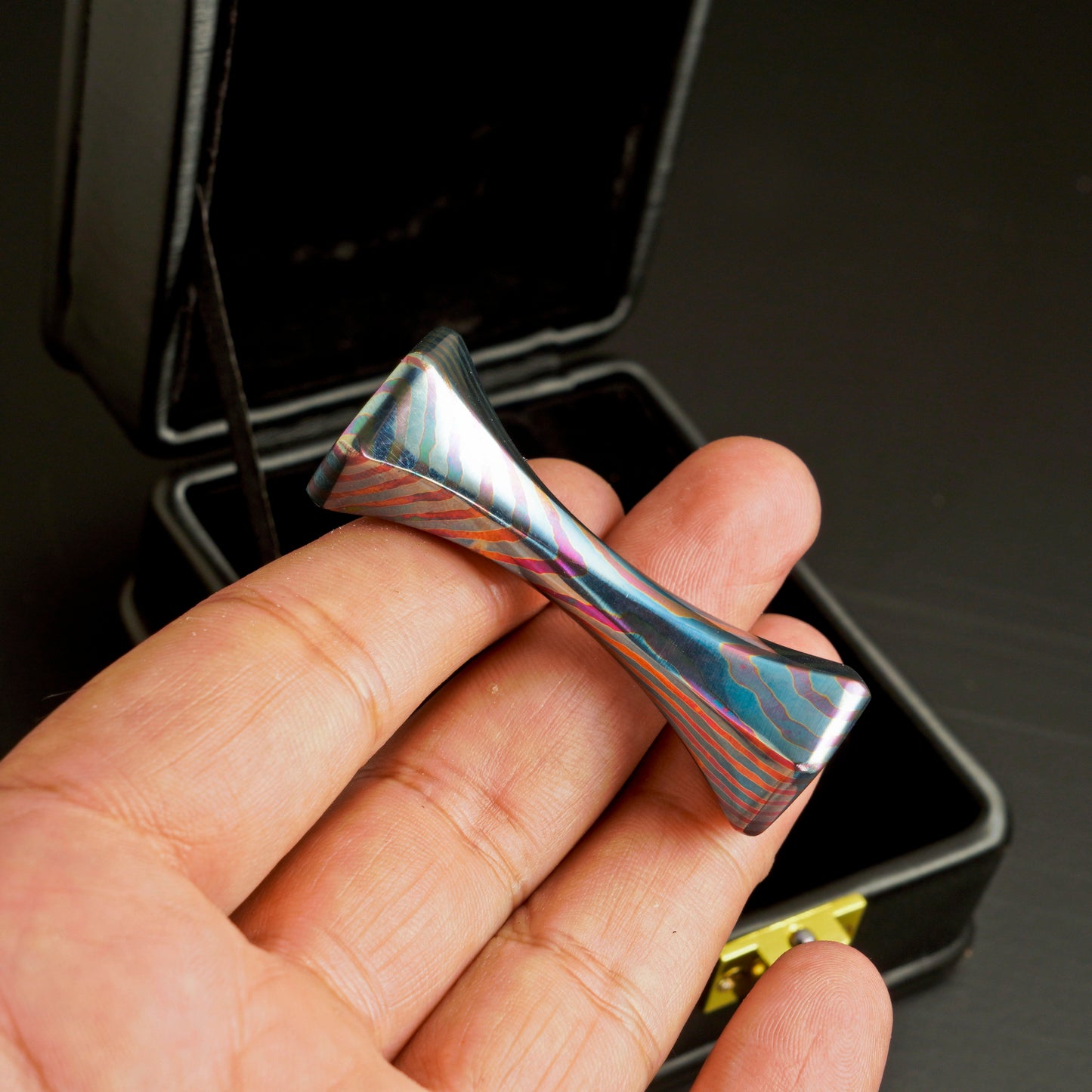 Hand Forged NiobiuTi Begleri Knuckle Roller Fidget Toy